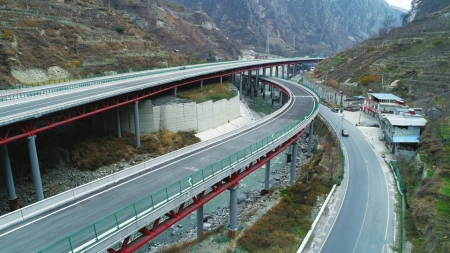 到2035年 高速公路覆盖四川藏区所有32个县