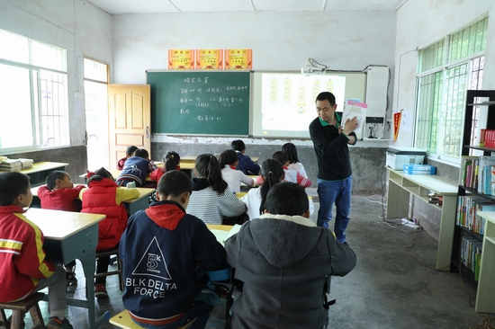 坚守村小17年 万源乡村教师苏正斌荣登12月“四川好人榜”