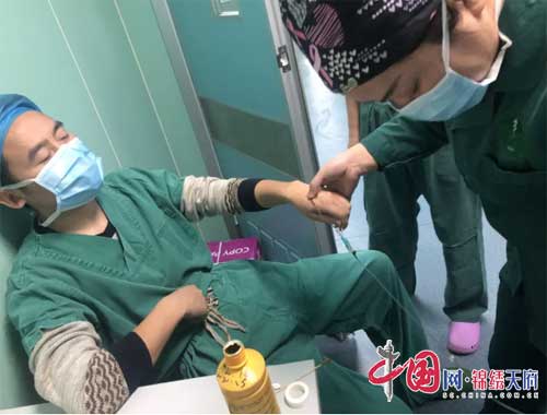 西充县人民医院手术室上演令人感动一幕