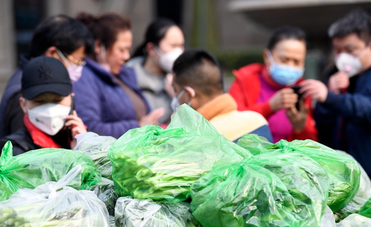 成都：千斤“爱心蔬菜”送到市民家门口