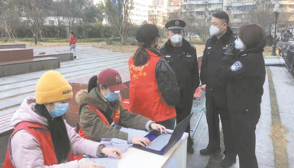 一线警察几个战“疫”片段  排查、送菜、不厌其烦来相劝……