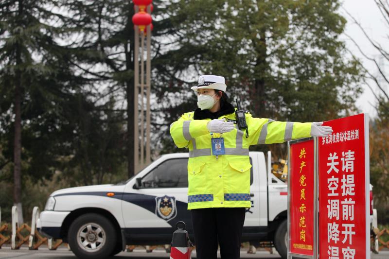 遂寧交警支隊直屬一大隊河東巾幗文明崗抗“疫”事跡：戰“疫”巾幗分外紅