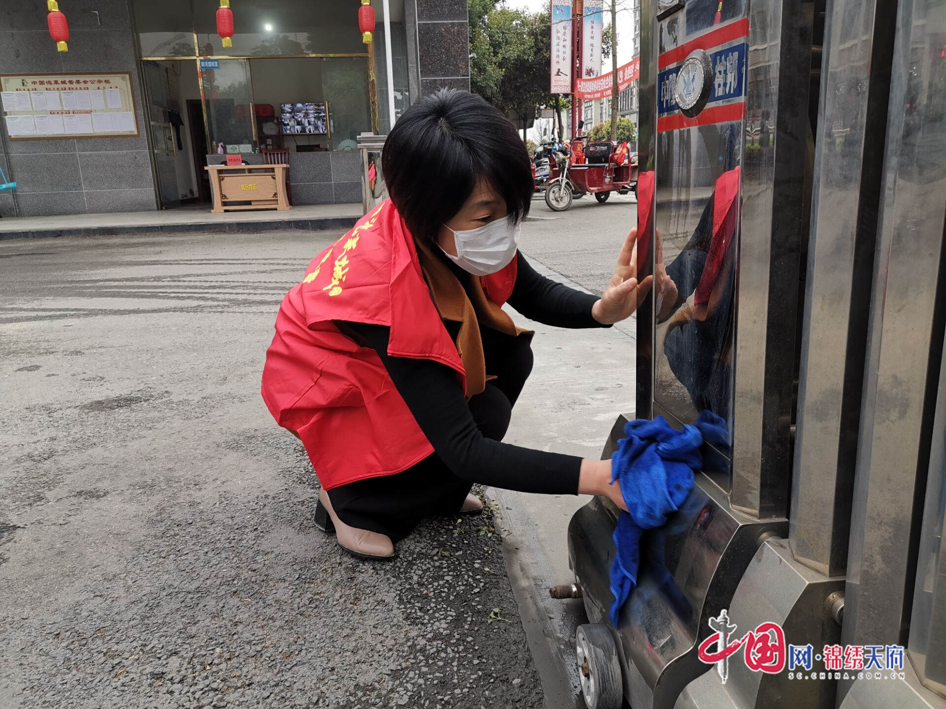 院内院外齐行动，今天劳动我光荣！ 眉山“中国泡菜城”扎实开展“周末卫生大扫除”行动