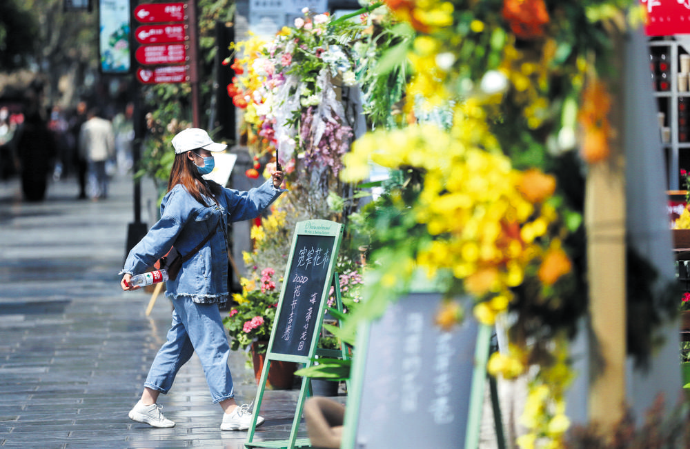 视频直播 网络游览 推出联票 成都景区逐渐热闹起来