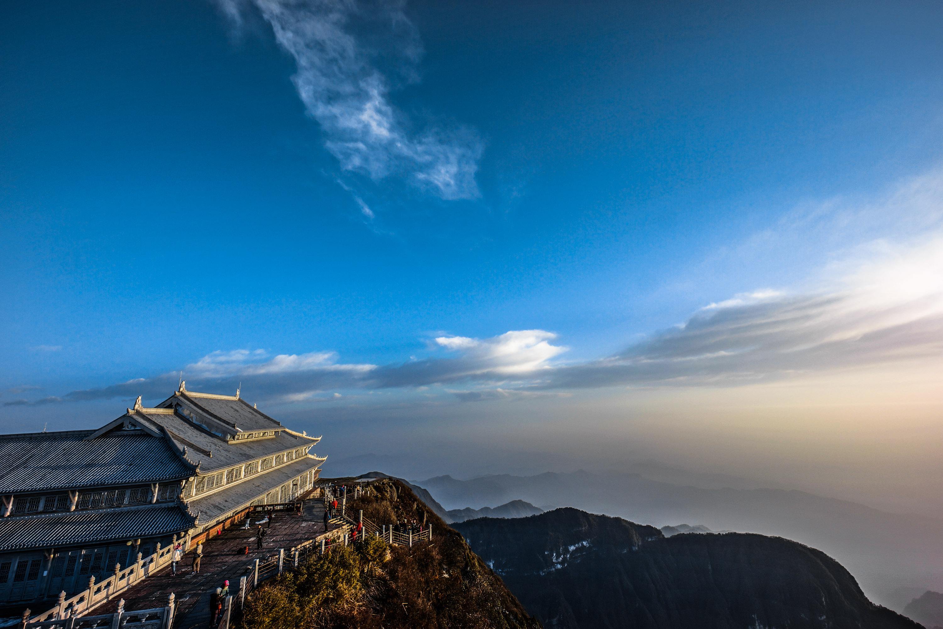 峨眉山景区23日起恢复开放，单日限流16000人