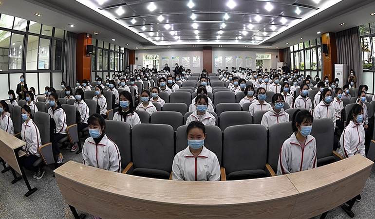 组图｜四川高三学生今日开学 熟悉又陌生的校园终于等到你!