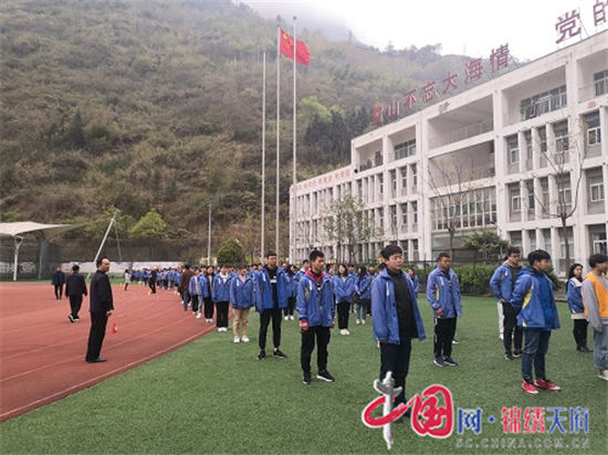 宝兴县中学高三学生迎来开学第一天