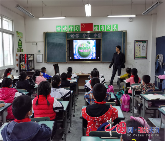 绵阳市战旗小学开展环保教育系列活动