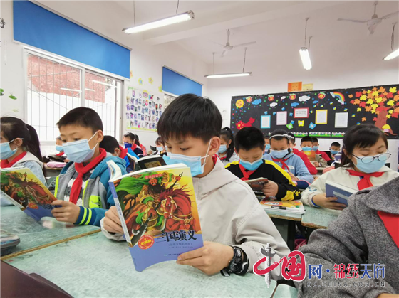 绵阳江油市青莲镇中心小学开展“阅读伴成长”主题活动