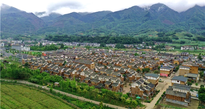 四川芦山：绿色盆地里的火红日子