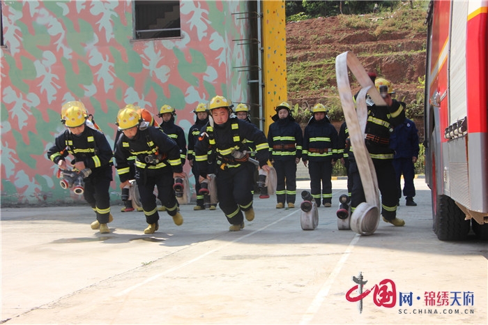 大英县：张华声调研指导镇政府专职消防队员轮训工作