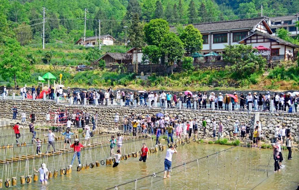 【视界资讯】广元：这个“五一”利州区月坝火了  游人如织村民吃上“旅游饭”