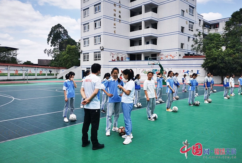 四川体育职业学院到自贡市贡井区选拔梯队运动员