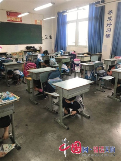 绵阳市大堰小学举行5·12防地震疏散安全演练