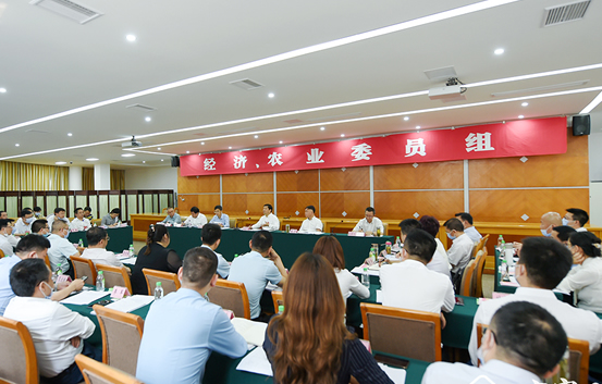 杜紫平在參加經濟、農業委員組討論時強調：做到“五個堅定不移” 加快建成全省經濟副中心