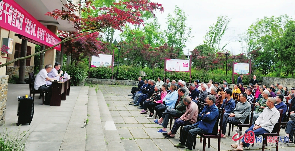 营山县9名老干部组成“银耀绥山”宣讲团 在脱贫村开展巡回宣讲