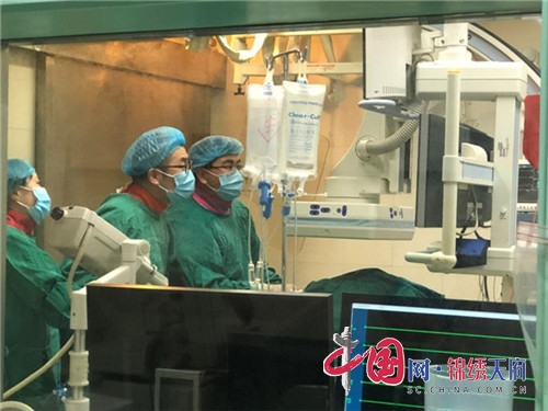 市六医院独立开展首例颈内动脉串联动脉瘤PIPELINE介入术