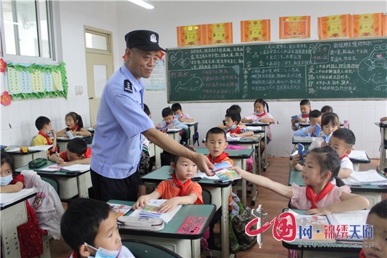 绵阳市厚坝小学开展“爱路护路”宣传教育活动