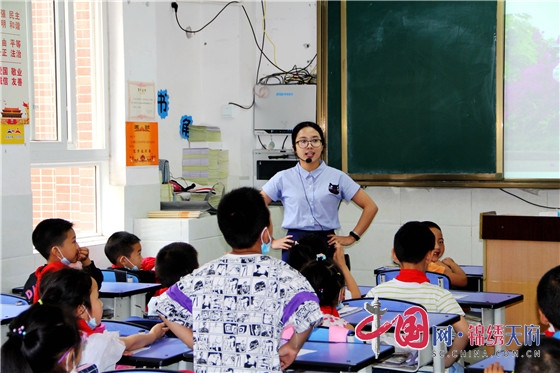 绵阳市游仙区小枧置信小学开展“致敬劳动者”活动月系列活动