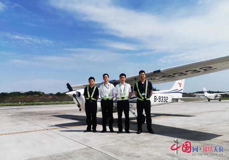 中飞院首次学生机长（单飞）训练任务在自贡凤鸣通用机场圆满完成