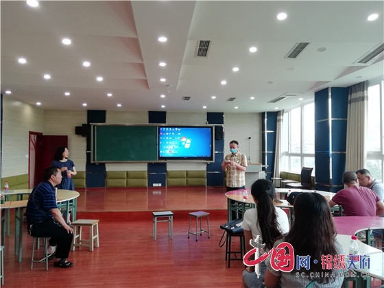 成都市溫江區特教團隊到龍泉七中特教資源室參觀交流