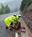 廣元昭化普降大雨 交警部門全力保暢