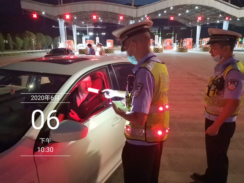 四川省公安厅高速公路公安局五分局五大队组织开展酒驾毒驾专项整治行动