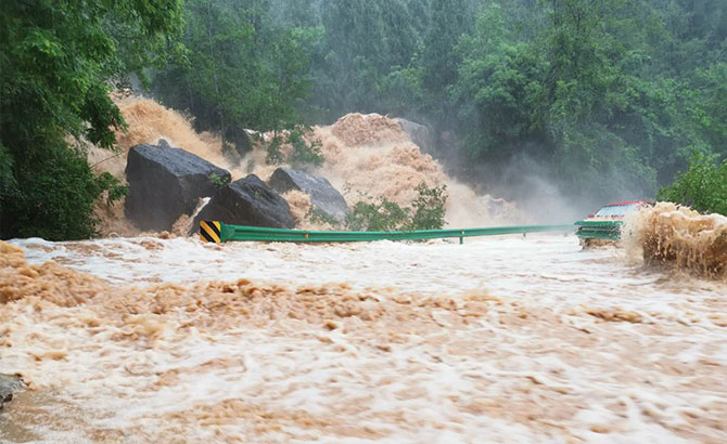 广元昭化遭遇强降雨 广永路红岩镇部分路段封闭