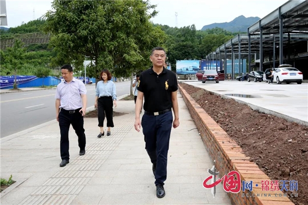 雨城區(qū)委書記高福強(qiáng)調(diào)研雨城“雙創(chuàng)”工作和西康汽車城建設(shè)情況