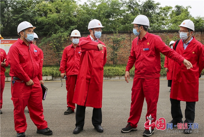 四川省总工会副主席李茂林带队到川中油气矿调研