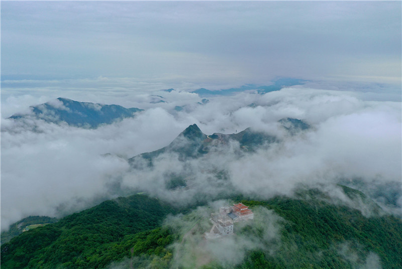 廣安華鎣：山雲蒸霧繚 宛若仙境