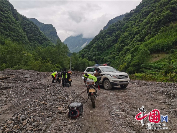 寶興縣：公安干警在端午期間快速救助三名被困游客