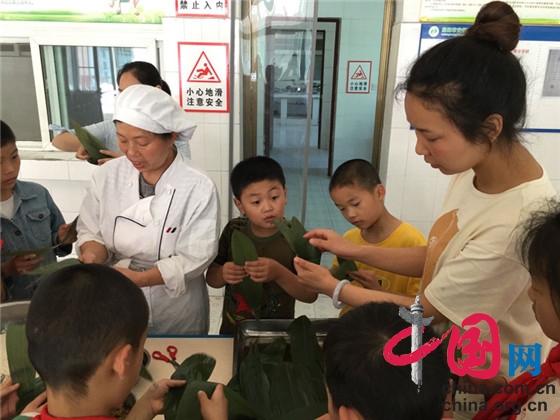 粽香端午 與愛同行 綿陽市高川鄉(xiāng)小學全體師生歡度端午