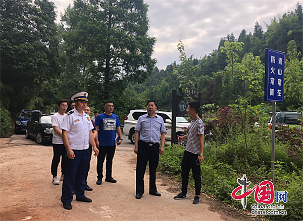 雅安市委常委、常務(wù)副市長宋開慧赴雨城區(qū)上里鎮(zhèn)檢查森林防火工作