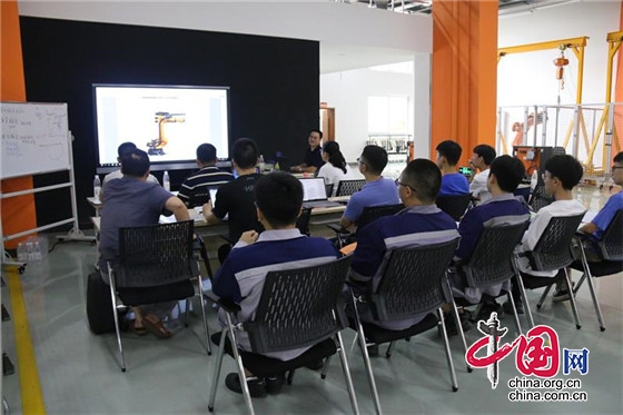 蒲江县职业中专学校组织开展《库卡工业机器人机械维护》培训