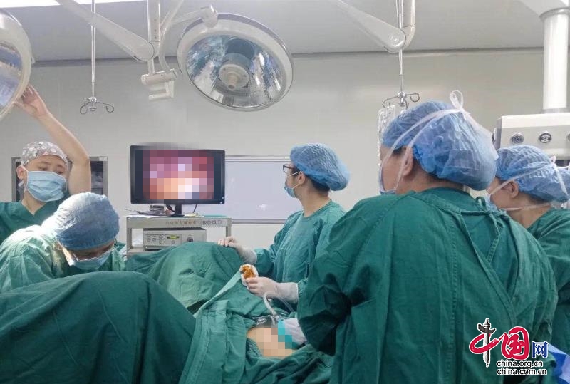 成都市第六人民医院妇产科熟练开展经脐单孔腹腔镜手术