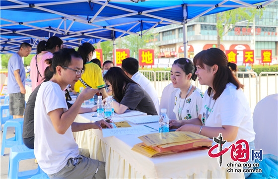 成都簡陽市舉行2020年“蓉漂人才薈”青年人才暨靈活就業(yè)人員現(xiàn)場招聘會