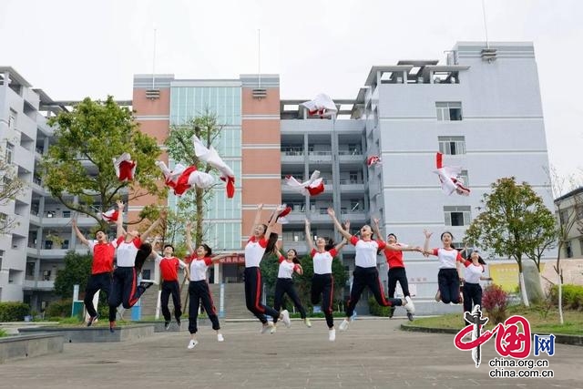 南充師范學校力爭成功創(chuàng)建四川省示范中等職業(yè)學校