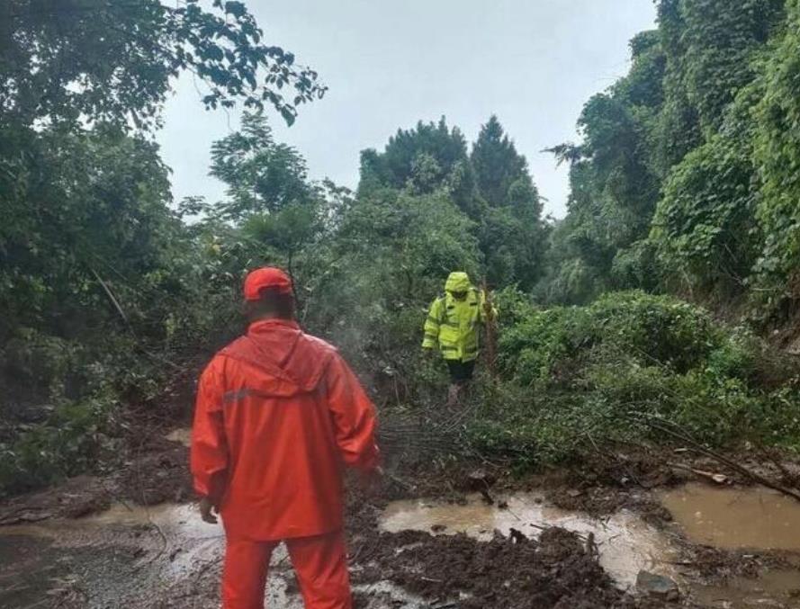 暴雨致四川绵阳5个县（区）17个乡镇受灾 30余支救援队伍紧急转移安置335人