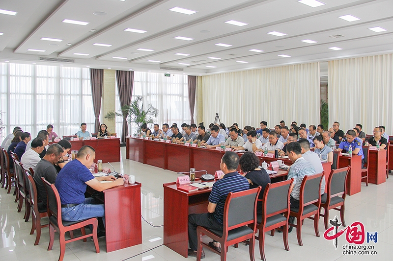 自贡高新区党工委召开理论学习中心组学习（扩大）会