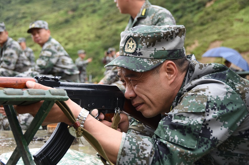 硬核！松潘县基干民兵开展实弹射击训练