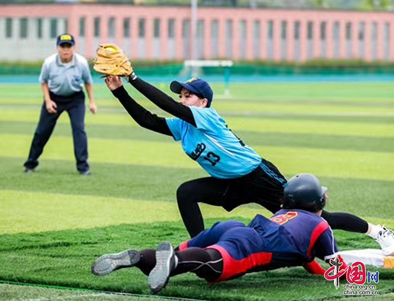 四川省青少年垒球锦标赛在自贡市大安区开赛