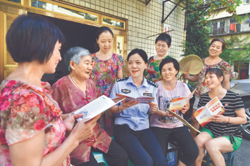 社区警花 铿锵绽放