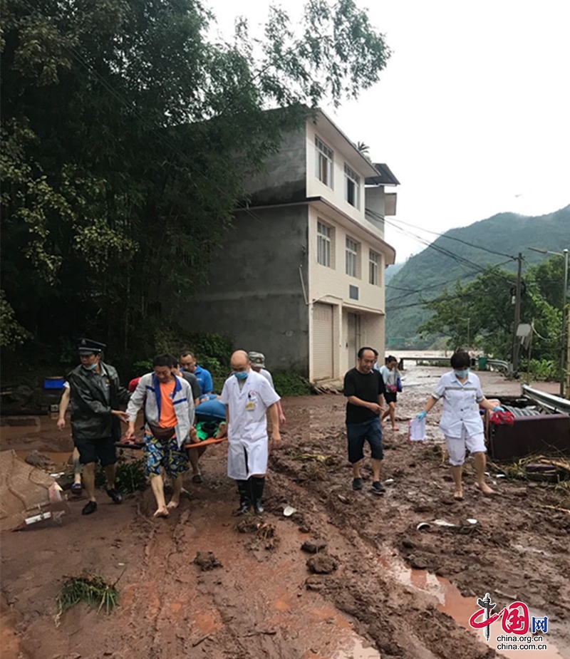 雨城区卫健系统：吹响抢险救援号角 坚决打赢防汛救灾硬仗