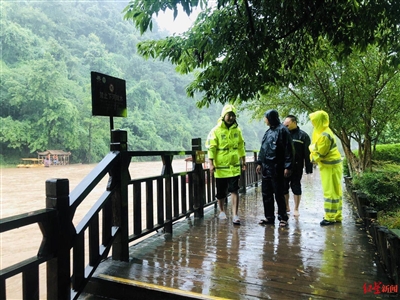 市文廣旅局重要提醒：彭州大邑崇州沿山片區(qū)A級(jí)景區(qū)全部關(guān)閉  都江堰青城山13日起恢復(fù)開(kāi)放 對(duì)部分風(fēng)險(xiǎn)區(qū)域管制限入