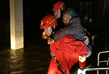 村落被淹水位齐腰 德阳消防员成功营救四人