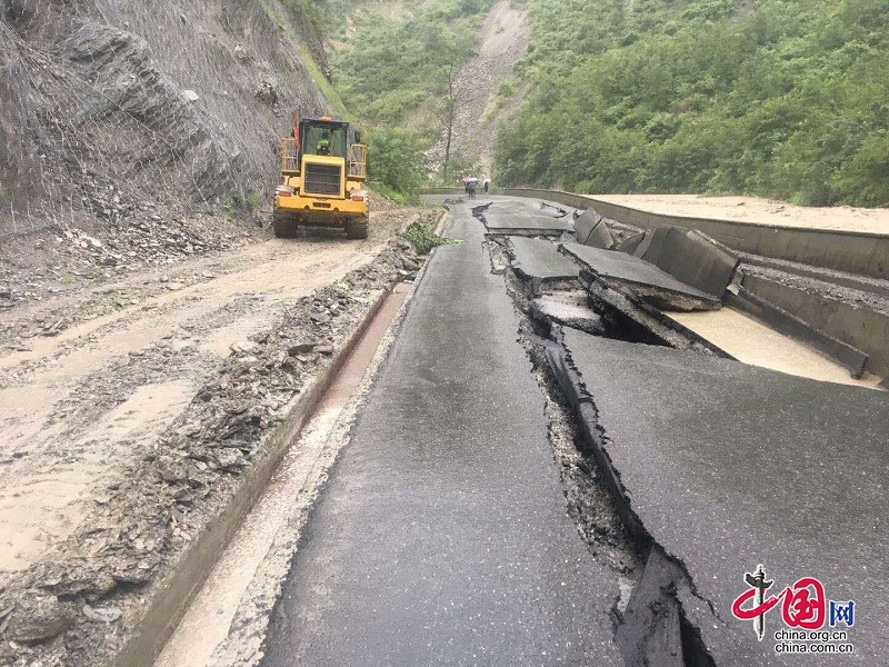 茂县公路分局全力以赴做好道路抢险保通工作