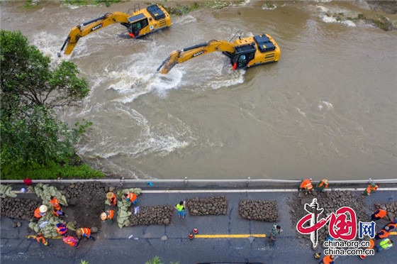 成都彭州交通構(gòu)建“三維一體” 成功處置道路滑坡事故