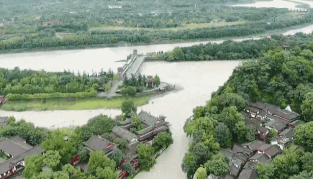 Take a look at how Dujiangyan flood control project works