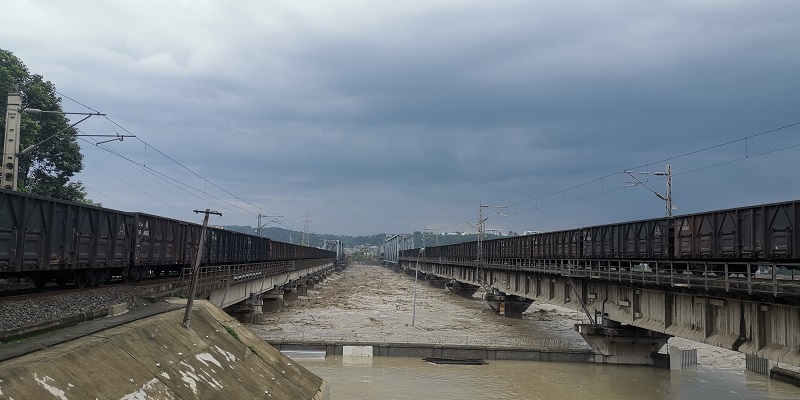 宝成铁路涪江大桥“重车压梁”应对洪峰